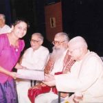 Ranjani receiving the award from Sri KV NarayanaSwamy